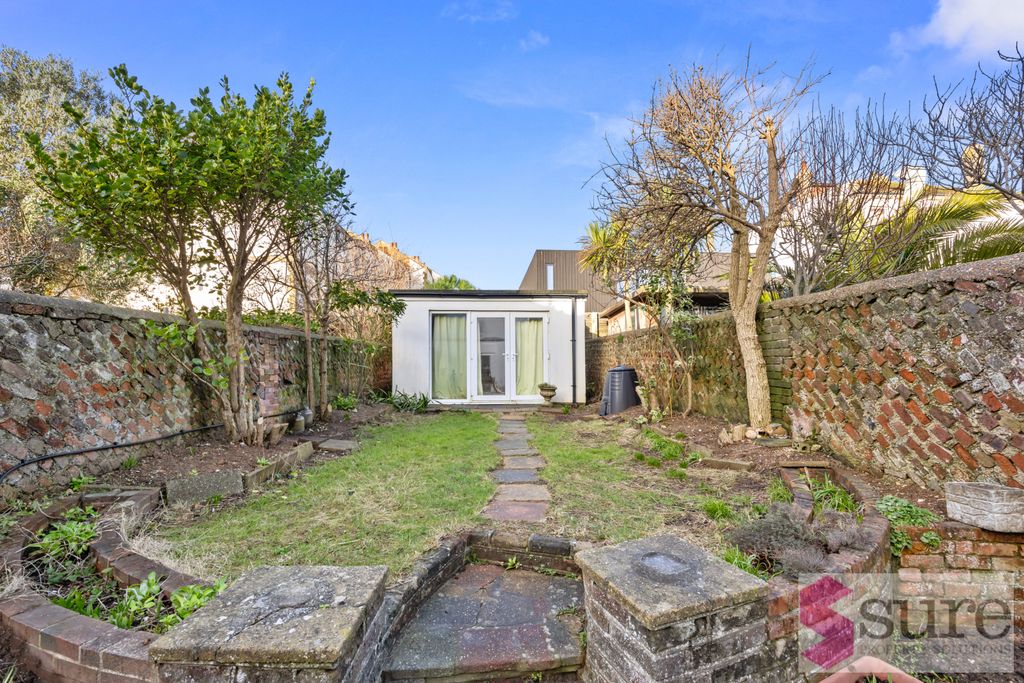 Property photo 2 of 14