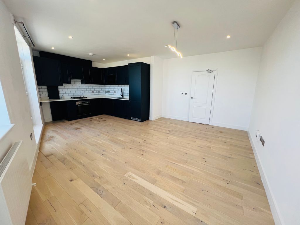 Property photo 3 of 11 Living Room