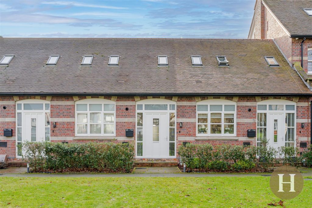 Property photo 1 of 33 Hadleigh Estate Agents-39.Jpg