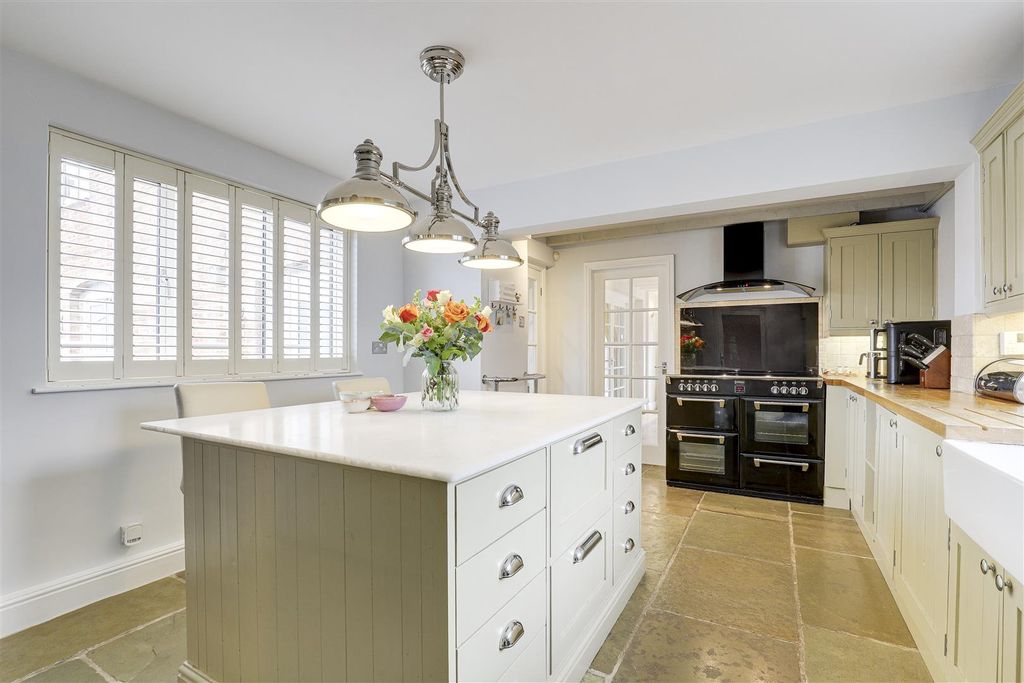 Property photo 2 of 37 9666.Jpg
