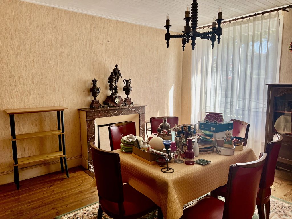 Property photo 3 of 12