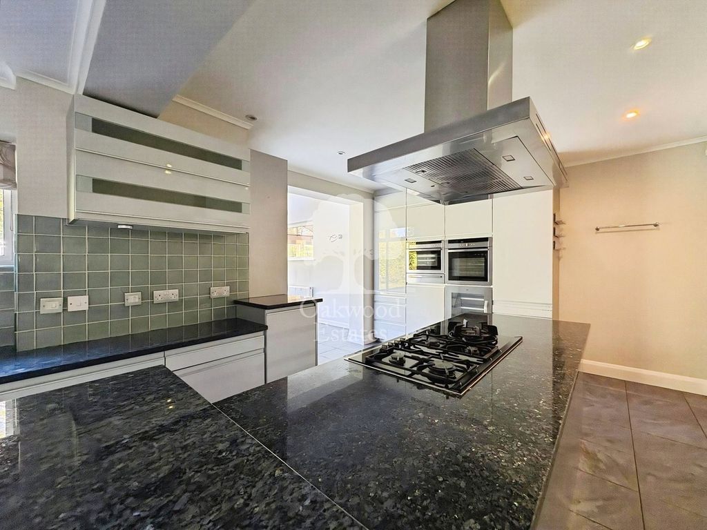 Property photo 2 of 36