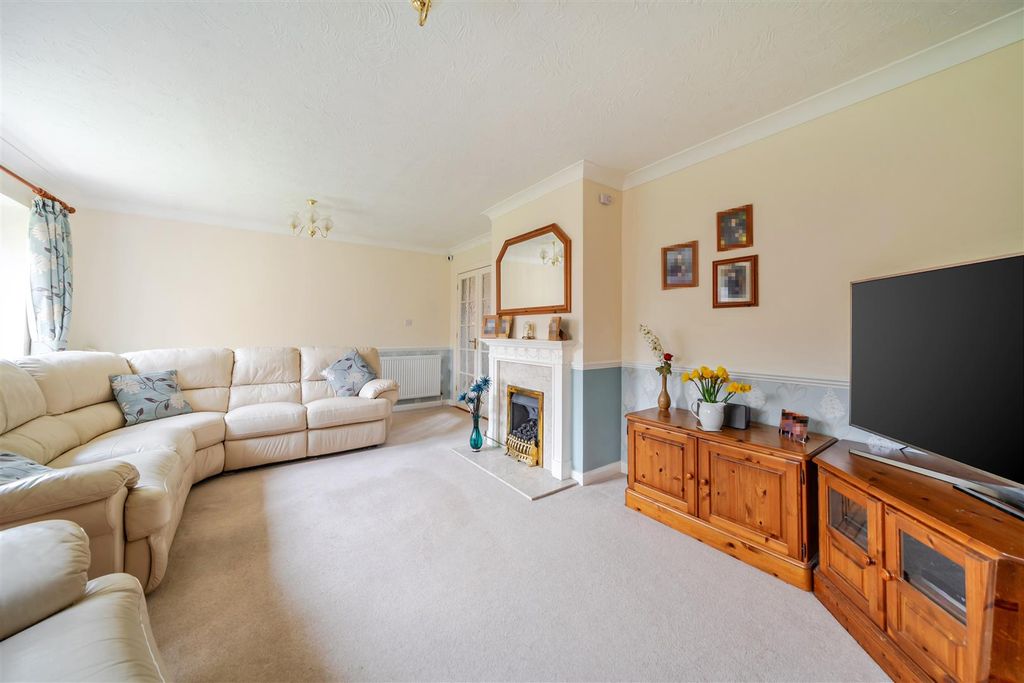 Property photo 3 of 22 Sitting Room