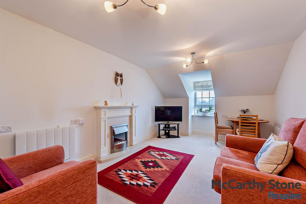 Property photo 2 of 37 8634291-Interior02-800.Jpg