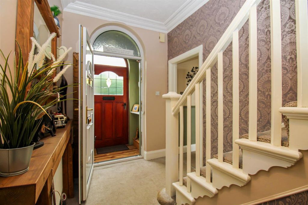 Property photo 2 of 22