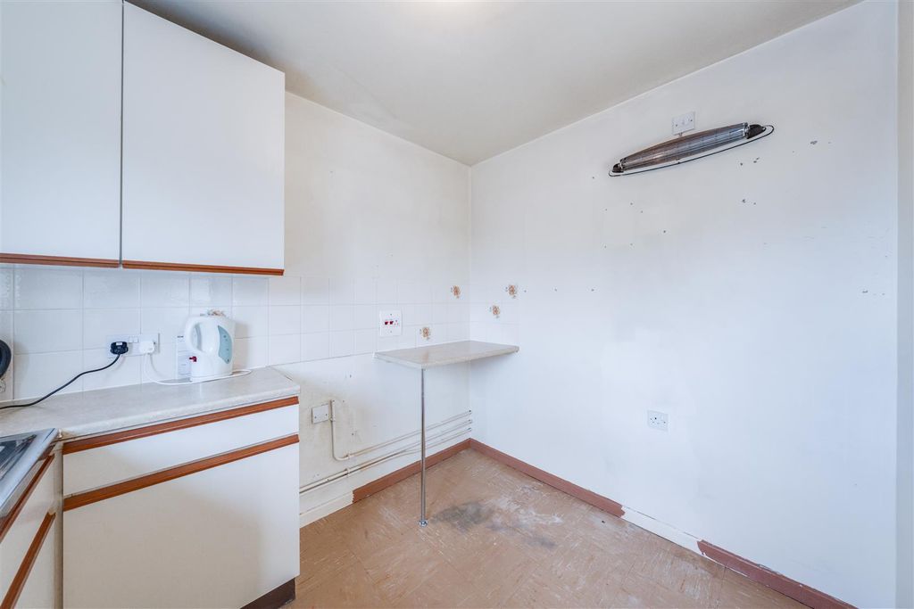 Additional image 6 of 1 bed flat for saleShearwood Crescent, Crayford, Kent DA1