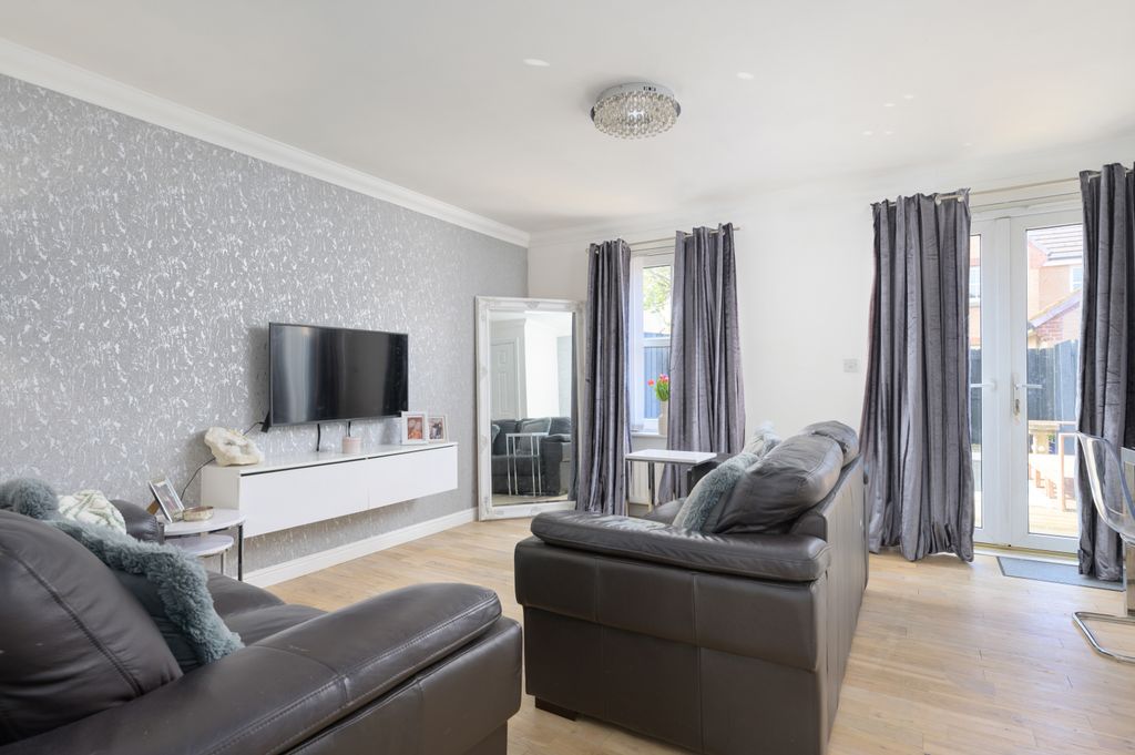 Property photo 3 of 17 04 - 43 Tollbraes Road