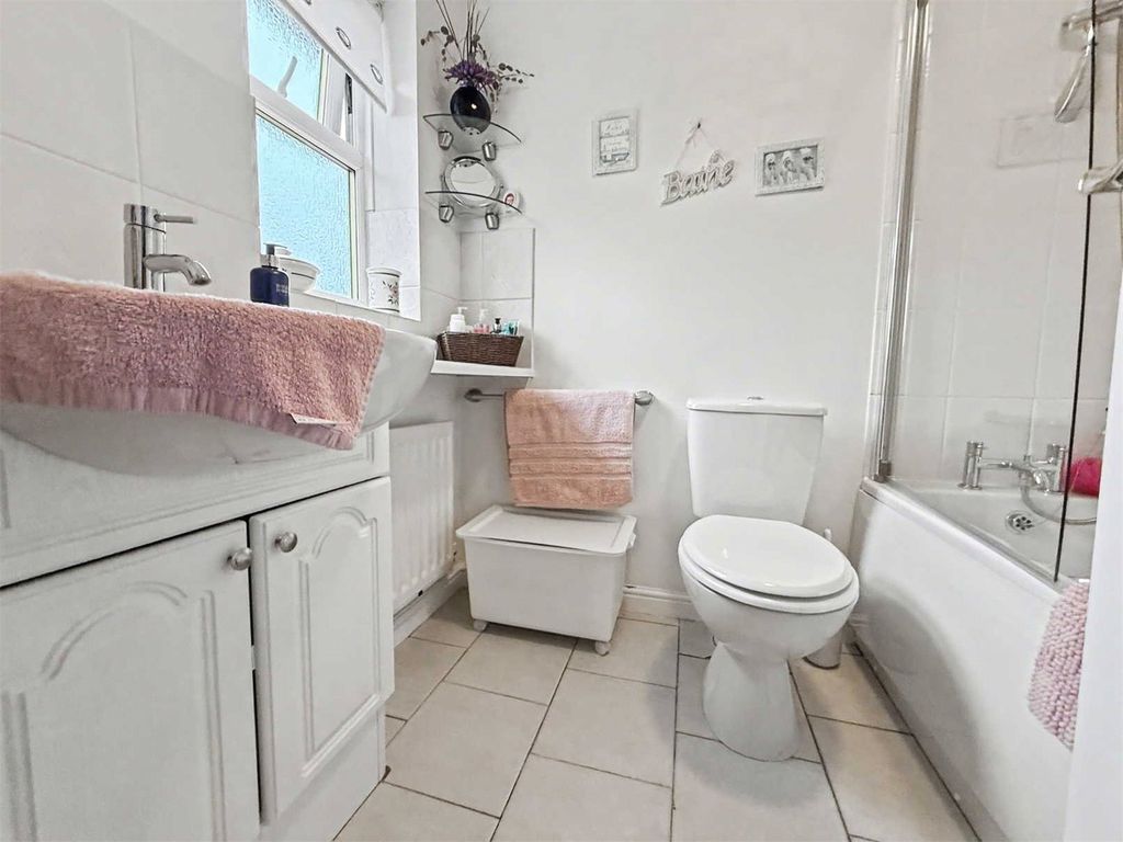 Property photo 3 of 15 Bathroom