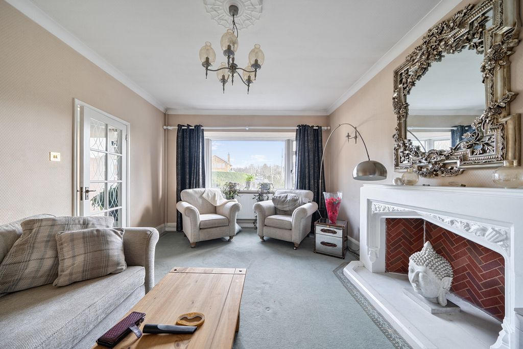 Property photo 3 of 24 1385539-22-693Aef...