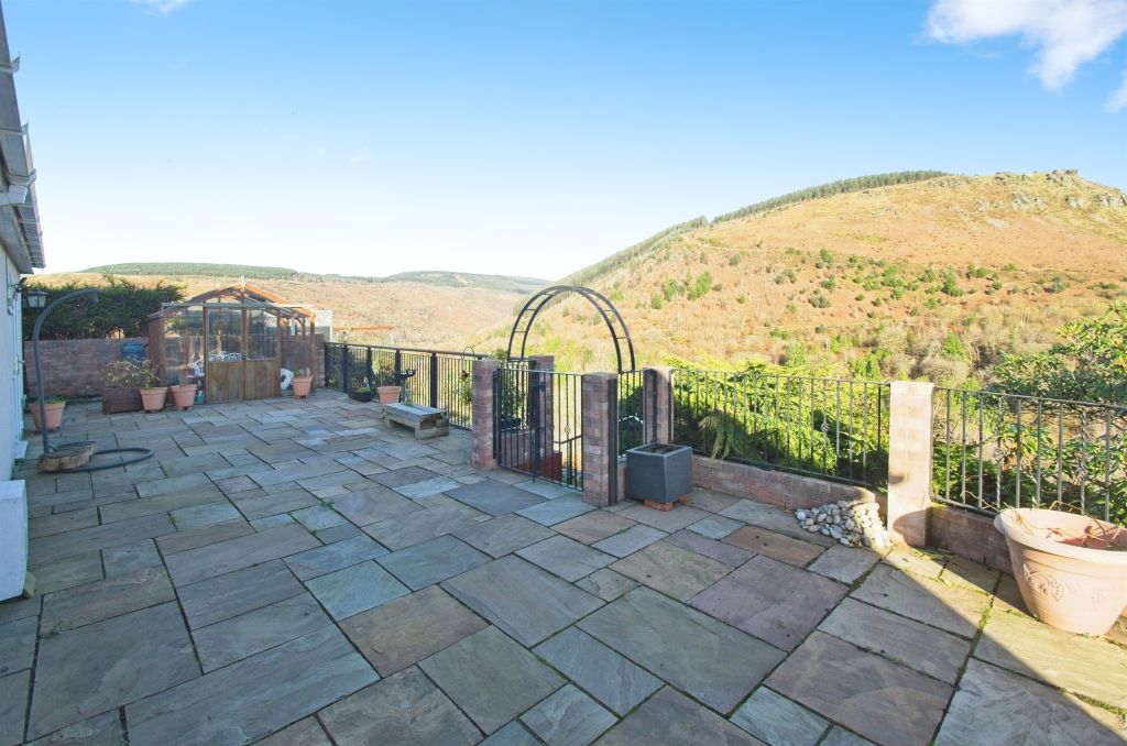 Property photo 2 of 34