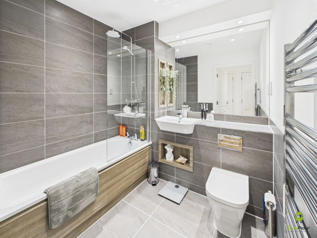 Property photo 3 of 7 Bathroom James Hillier Ewemove Bexley And Dartford