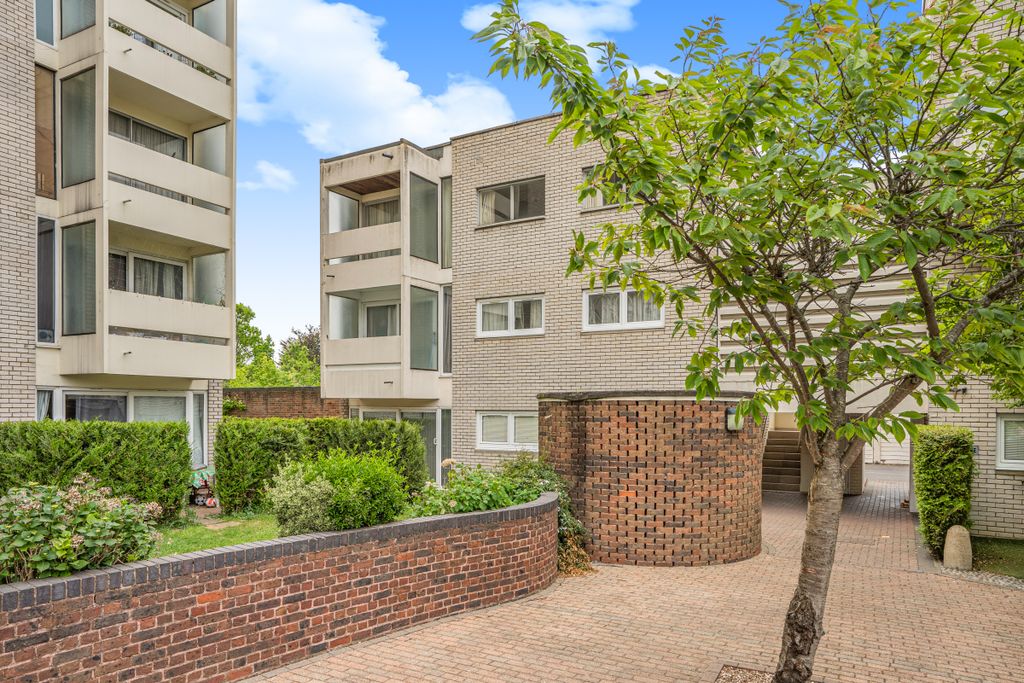 Property photo 1 of 9 Bloomsbury Close (11)