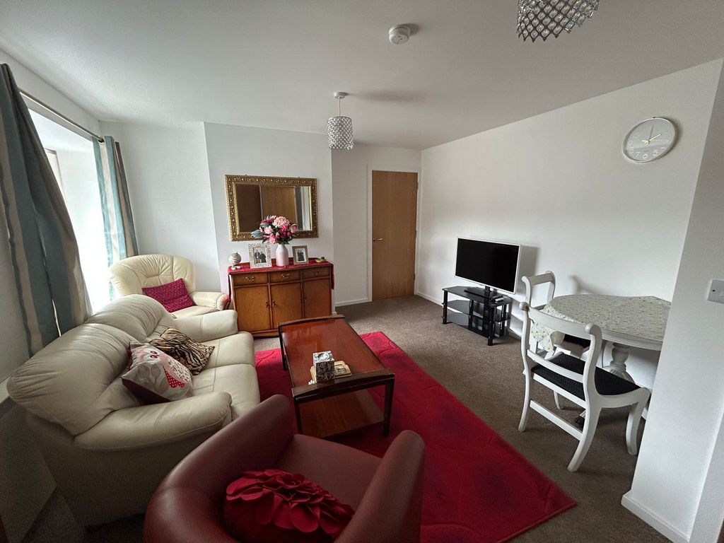 Property photo 2 of 8