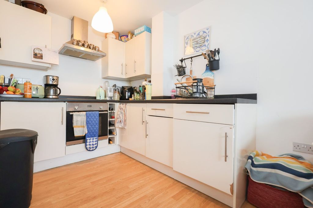 Property photo 3 of 9 Kitchen Area