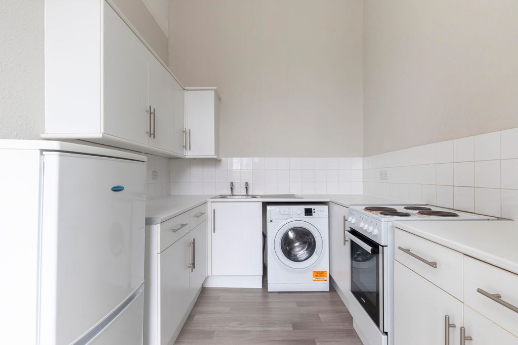 Property photo 2 of 7 Flat 4, 14 Lansdown Place-07