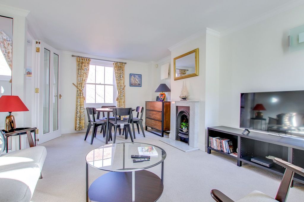 Property photo 2 of 7
