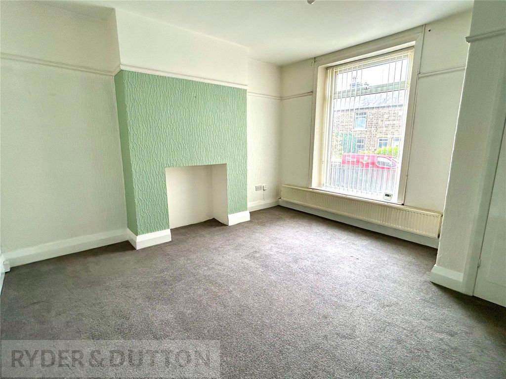 Property photo 3 of 13 Lounge