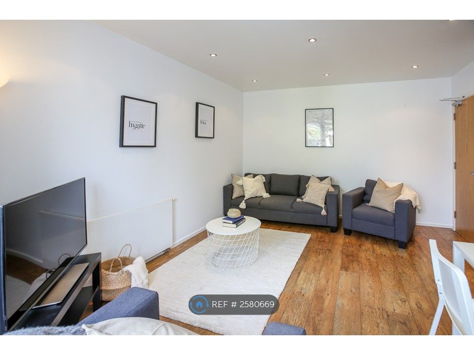 Property photo 3 of 5 Living Space