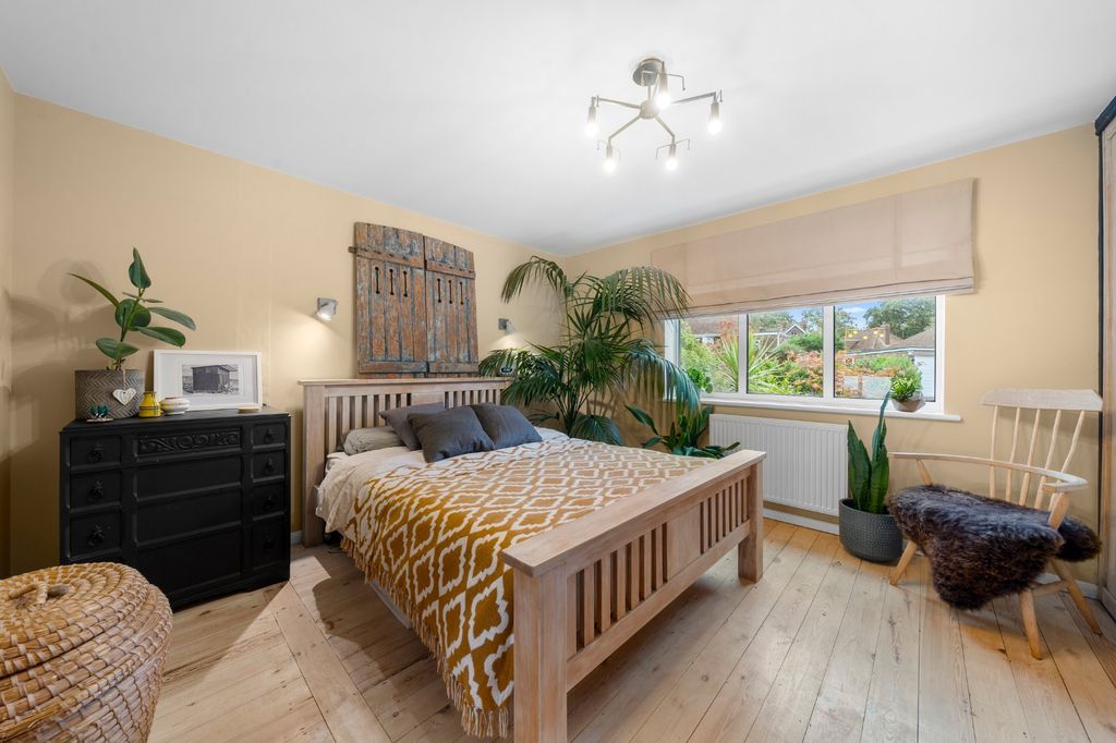 Property photo 3 of 18 Master Bedroom