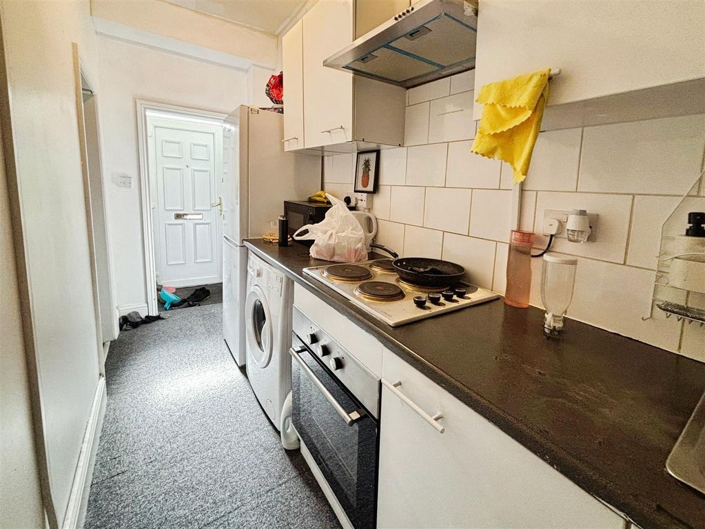 Property photo 2 of 8 Kitchen