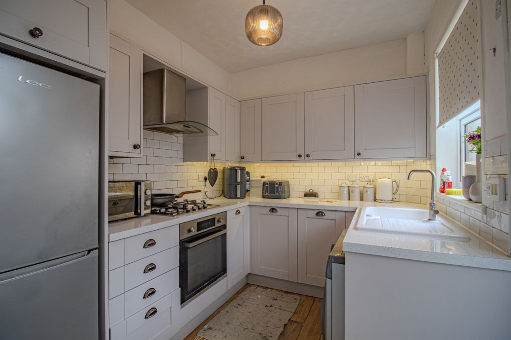 Property photo 2 of 13 5204604