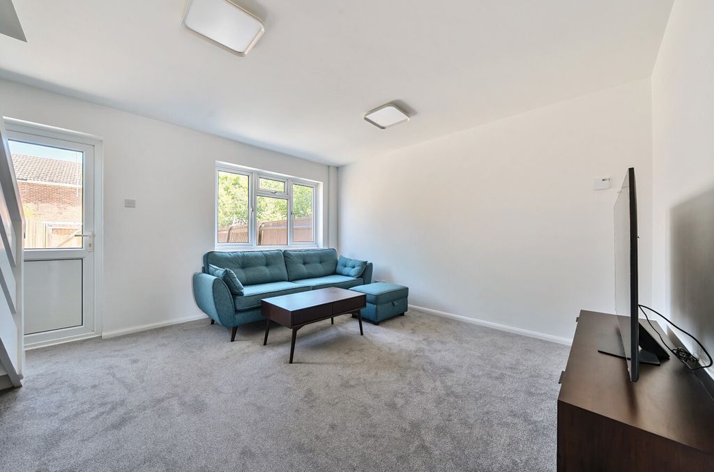 Property photo 2 of 12 1327289-4-687A35F...