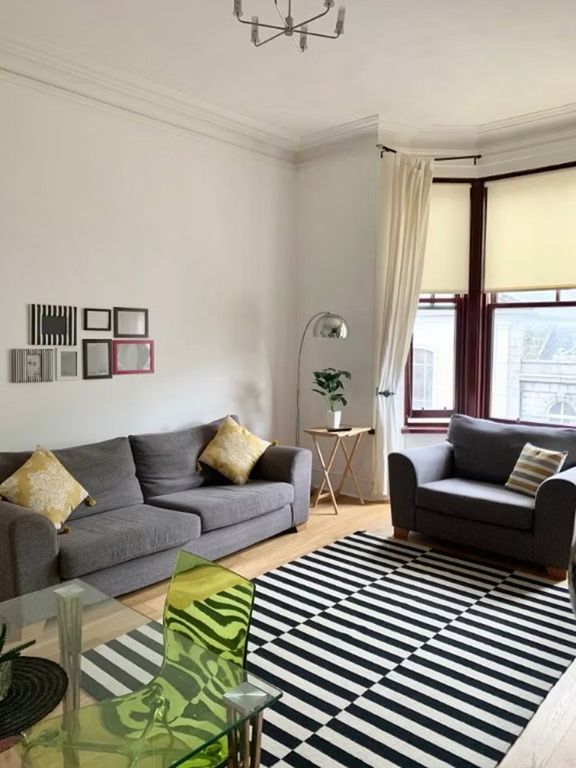 Property photo 1 of 7 Lounge