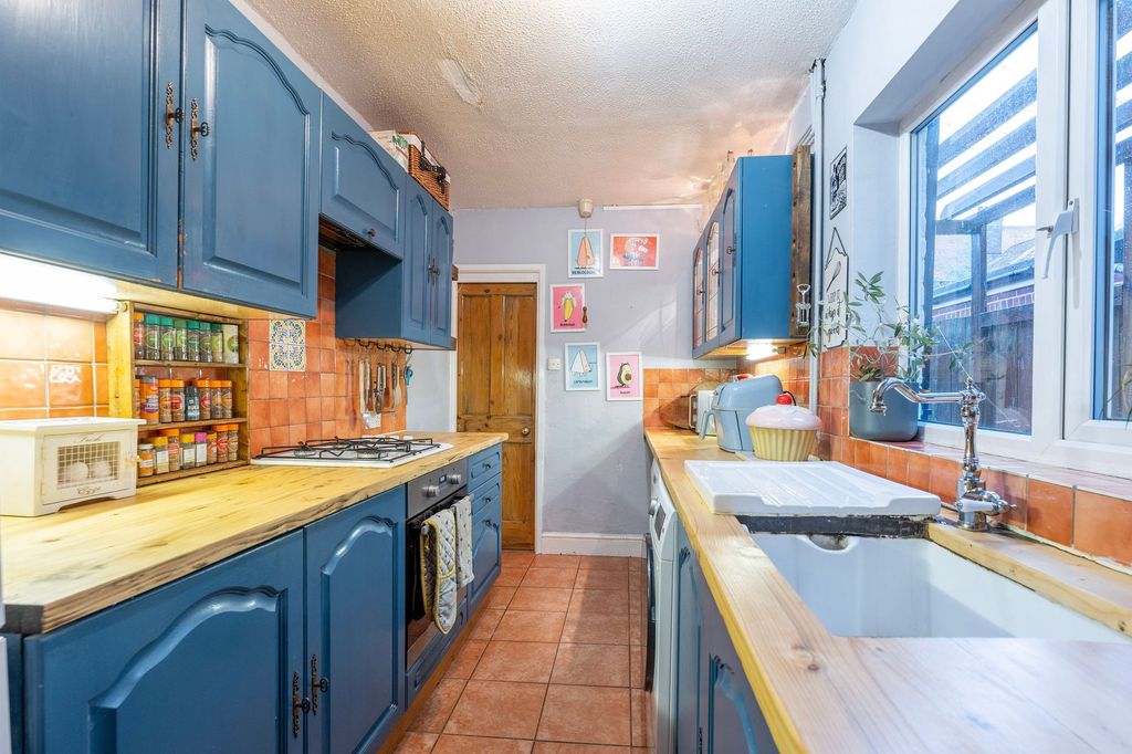 Property photo 2 of 17