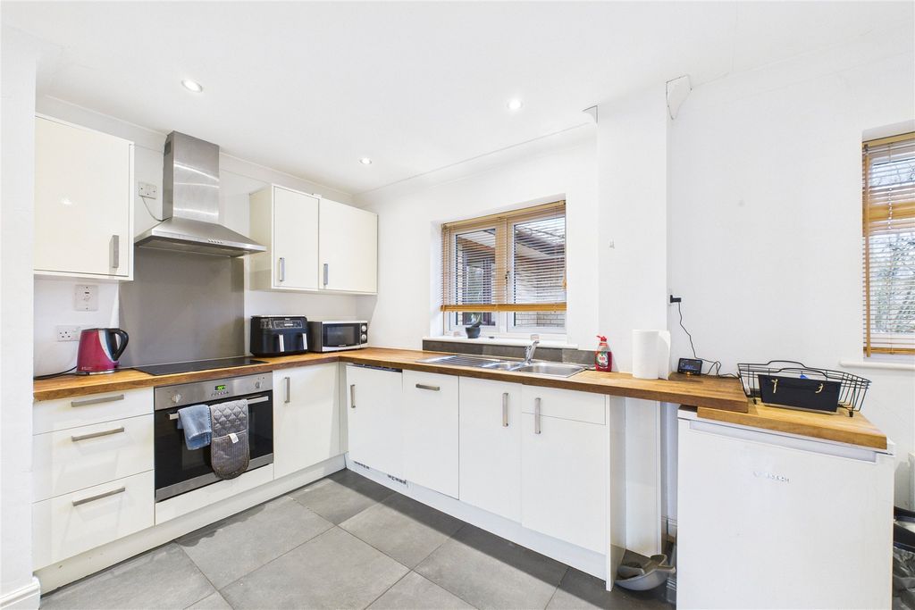 Property photo 2 of 6 Picture No. 32