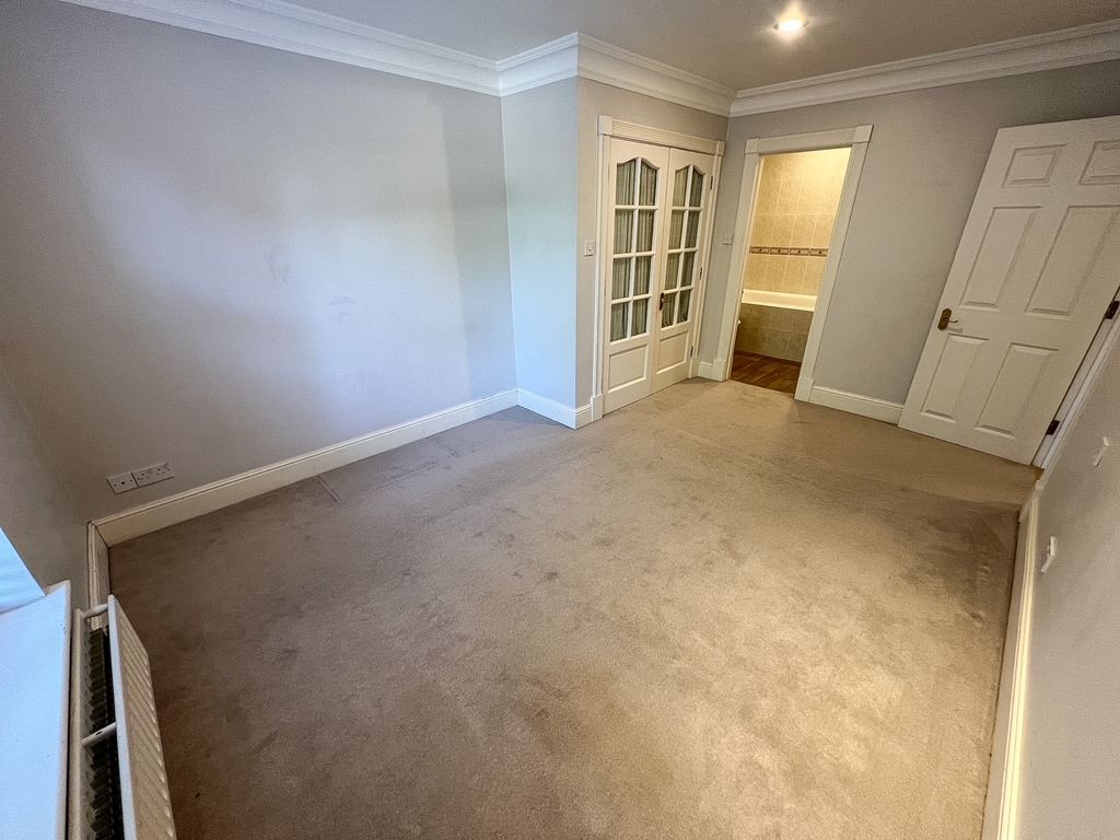 Additional image 26 of 2 bed flat for saleMolesey Park Road, East Molesey KT8