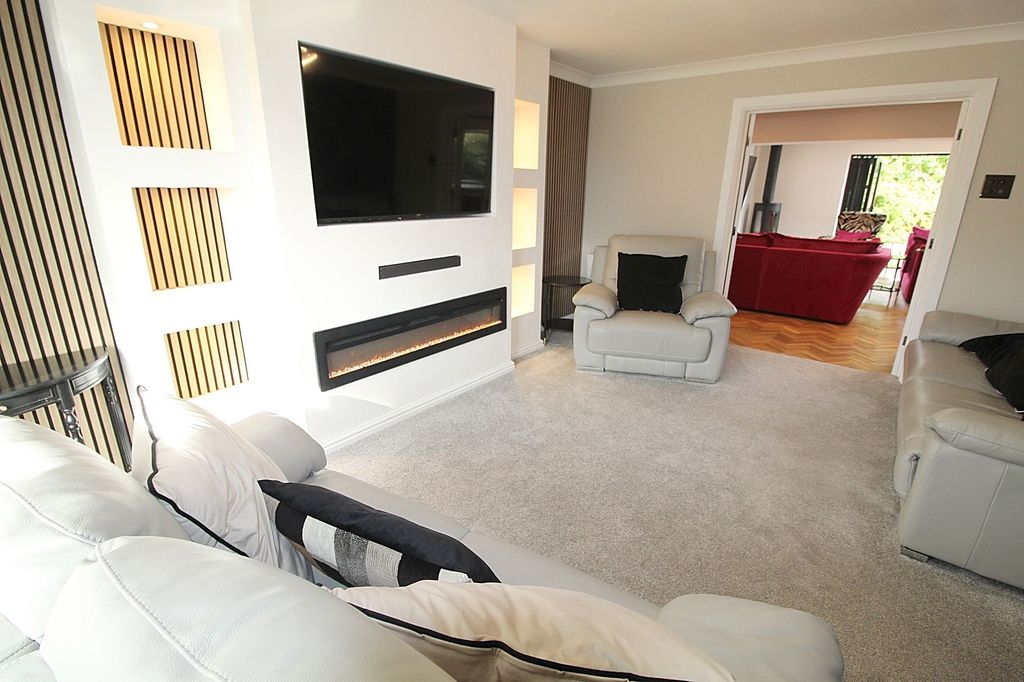Property photo 3 of 30 Lounge