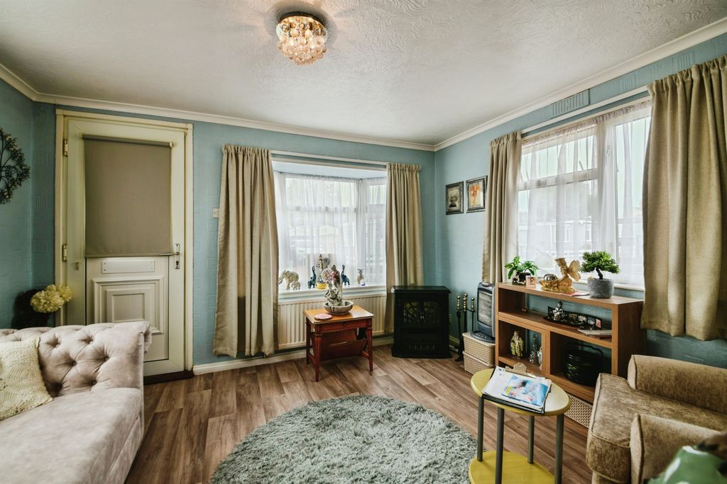 Property photo 2 of 16
