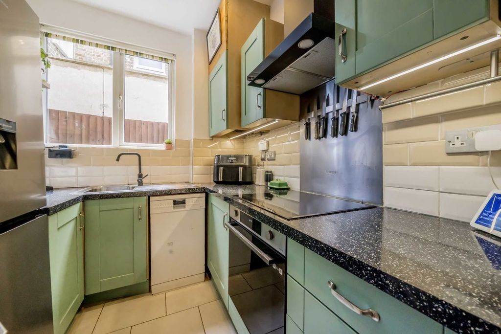 Property photo 3 of 6