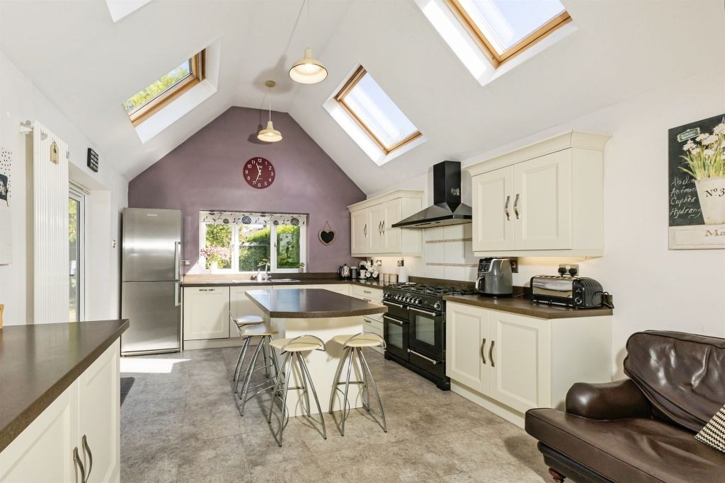 Property photo 3 of 22