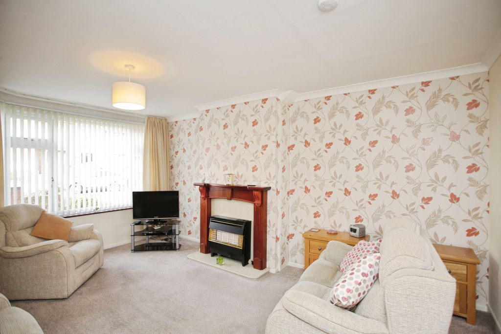 Property photo 2 of 15 Lounge