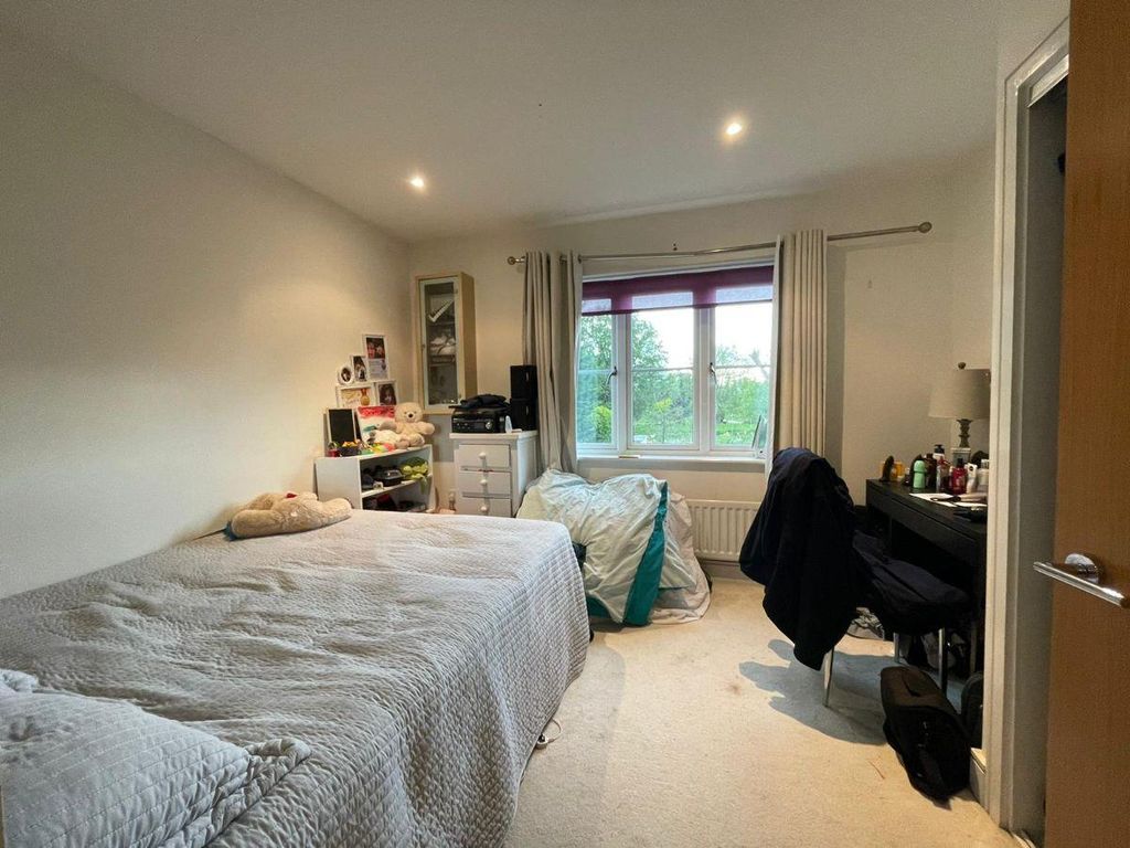 Property photo 3 of 5