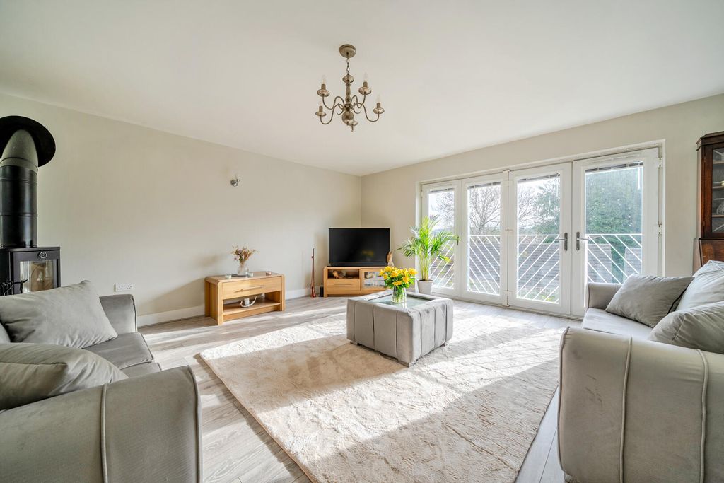 Property photo 2 of 25 Living Room