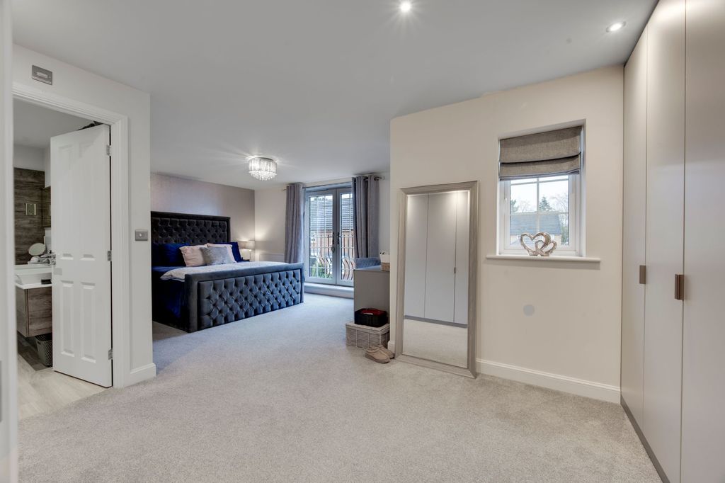 Property photo 3 of 34