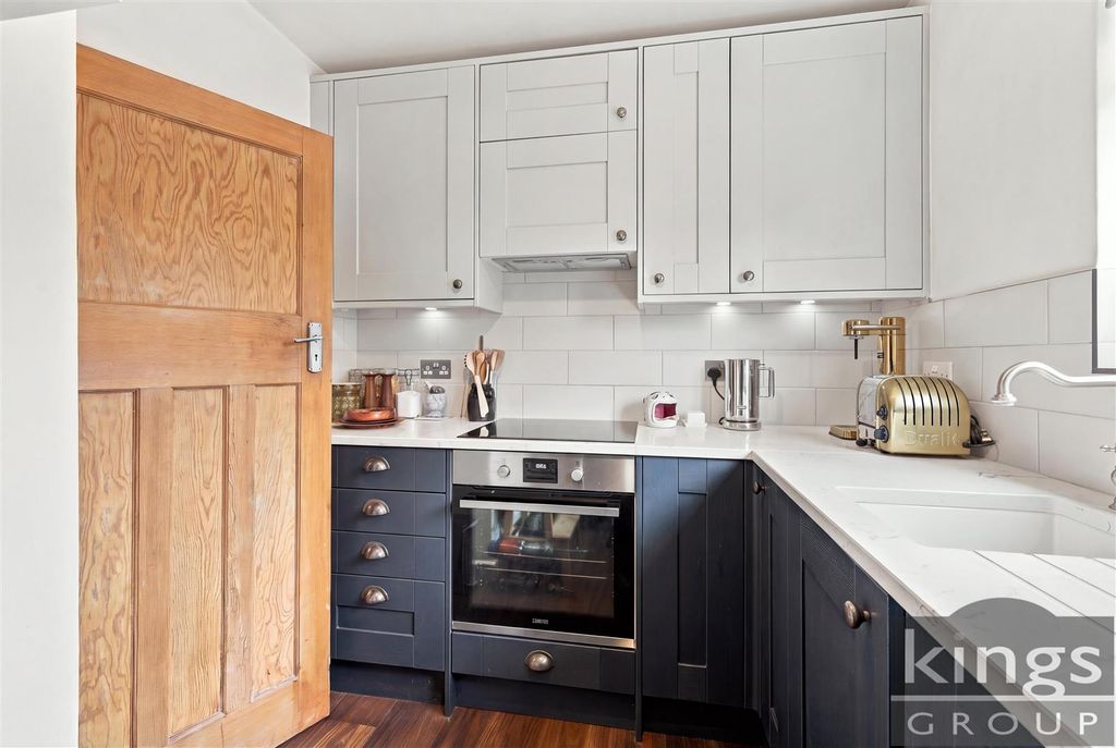 Property photo 3 of 12 Kitchen