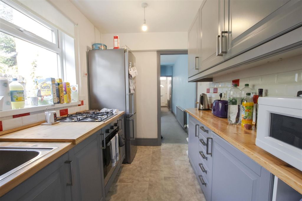 Property photo 3 of 7 Approach