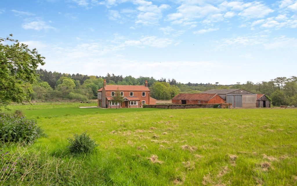 Property photo 3 of 22 Mill Farm