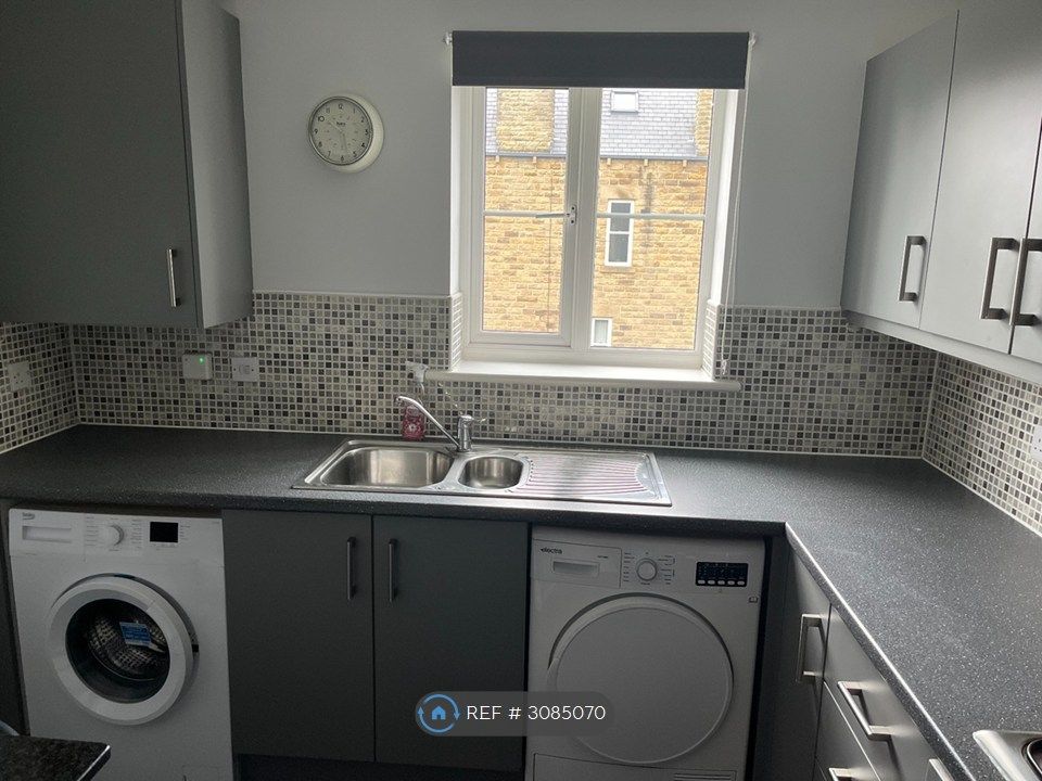 Property photo 3 of 9 Kitchen