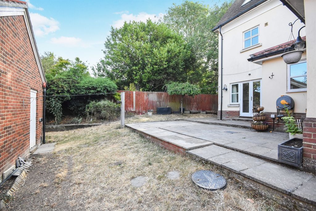 Property photo 3 of 23
