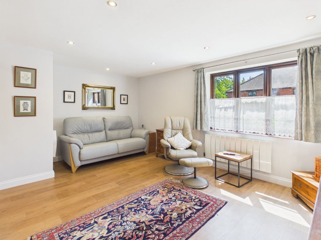 Property photo 3 of 11 Picture No. 06