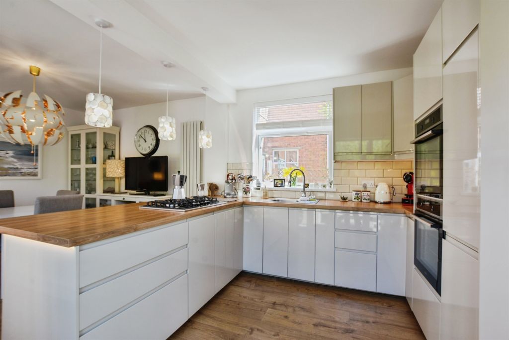 Property photo 2 of 32