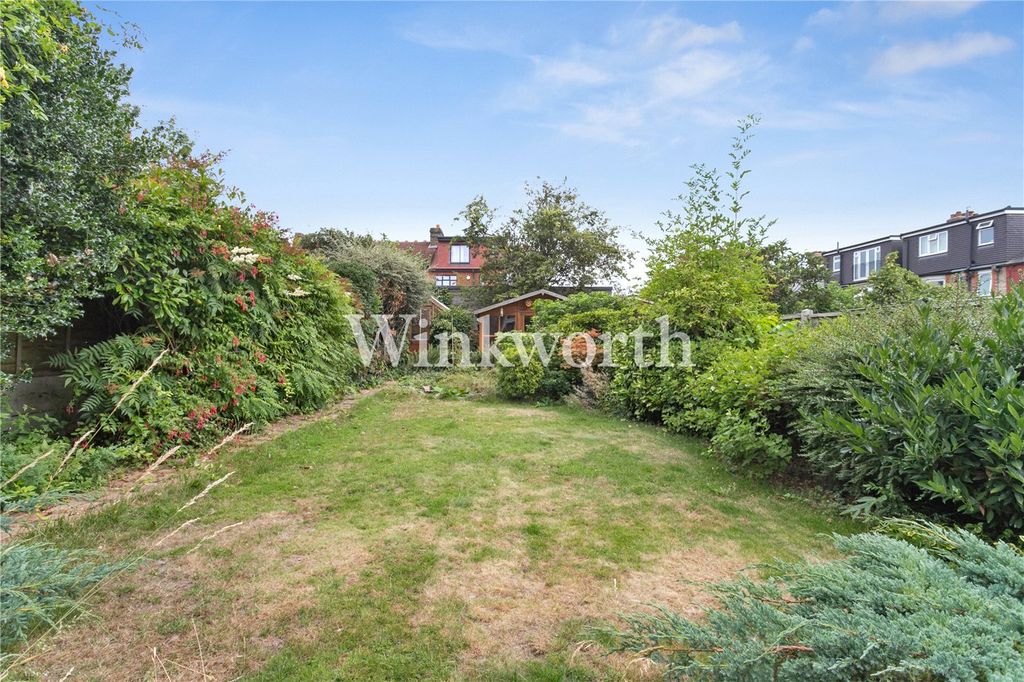 Property photo 3 of 16 Picture No. 11