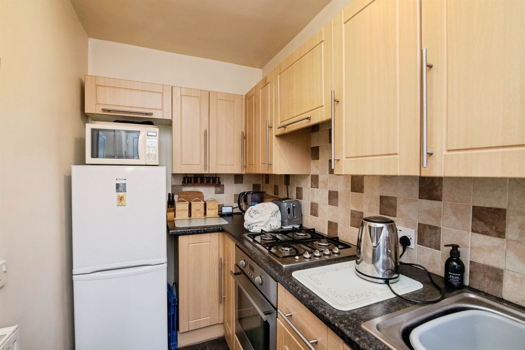 Property photo 3 of 17
