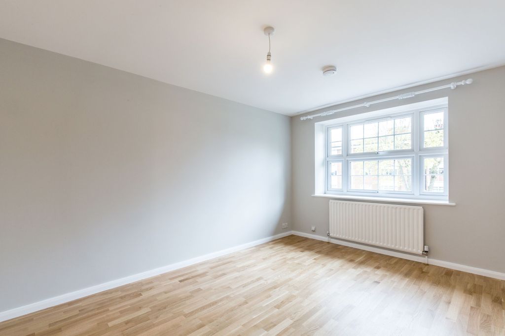 Property photo 3 of 11 Living_Room