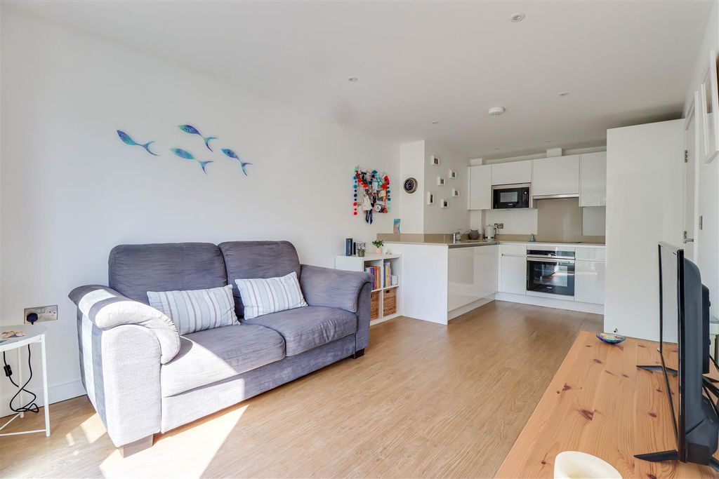 Property photo 3 of 11