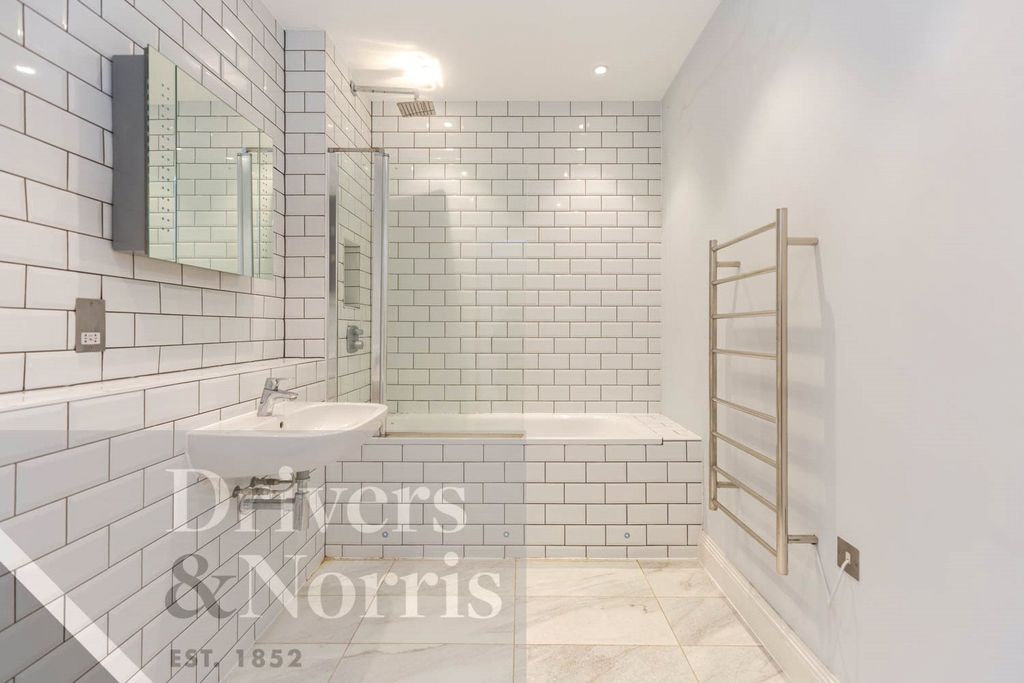 Property photo 3 of 8 Picture No. 17